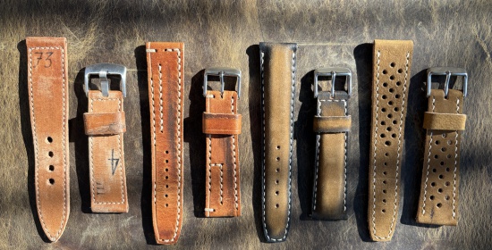 Auswahl Armbänder braun